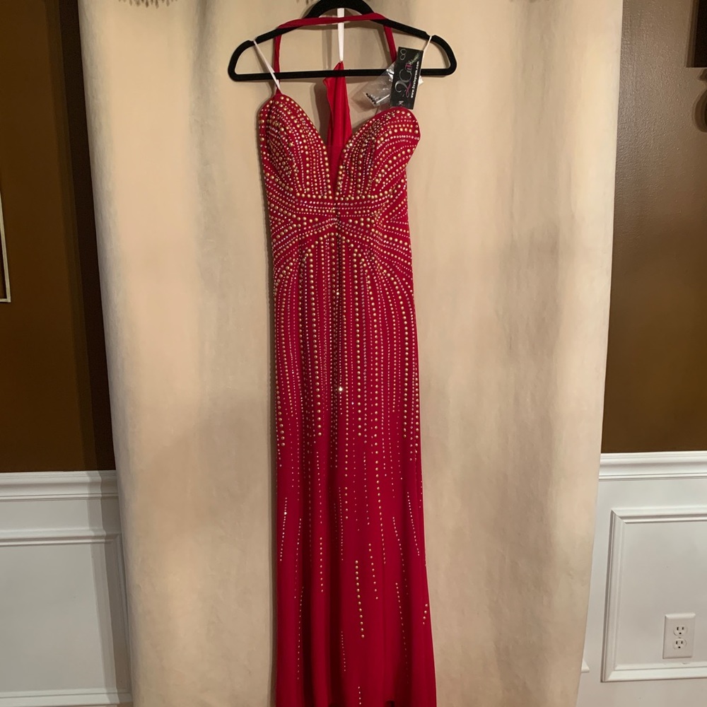 NWT PROM.Stunning red gown w gold & crystal embellishments, laced back